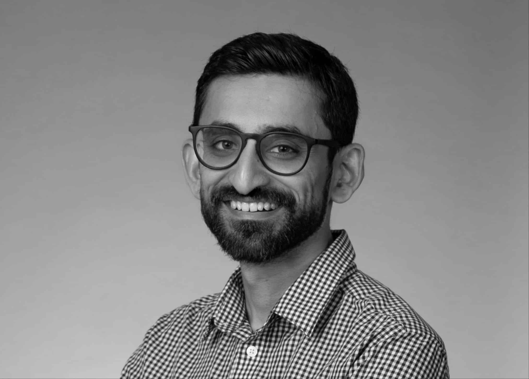 linkedin profile pic BW modified
